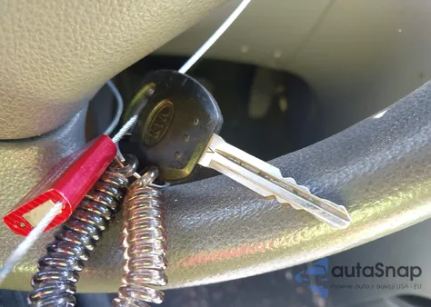 2014 Kia Sedona Lx z USA, uszkodzony, nr VIN KNDMG4C78E6539371